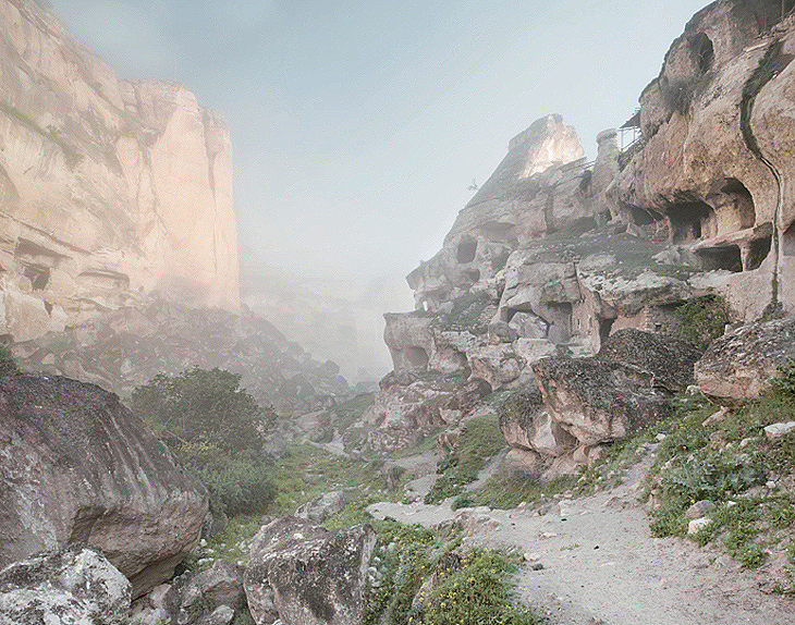 Axel Braun, DisturbedHarmonies_CaveMansions_Hasankeyf_Turkey, 2014